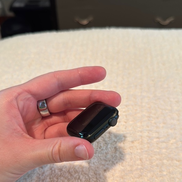 Dark green series 7 Apple Watch - Picture 1 of 9